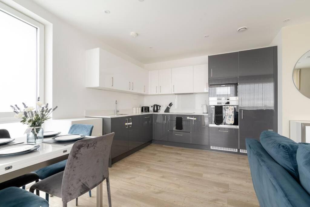 Lovely En-Suite Flat With Balcony And Parking. London Luaran gambar