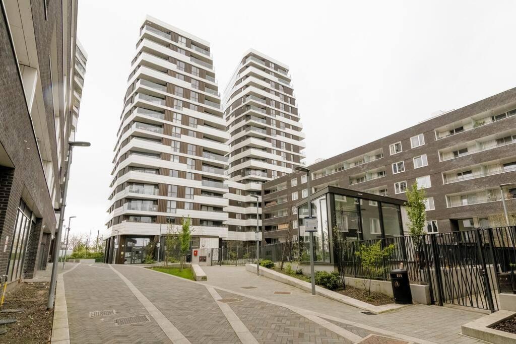 Lovely En-Suite Flat With Balcony And Parking. London Luaran gambar