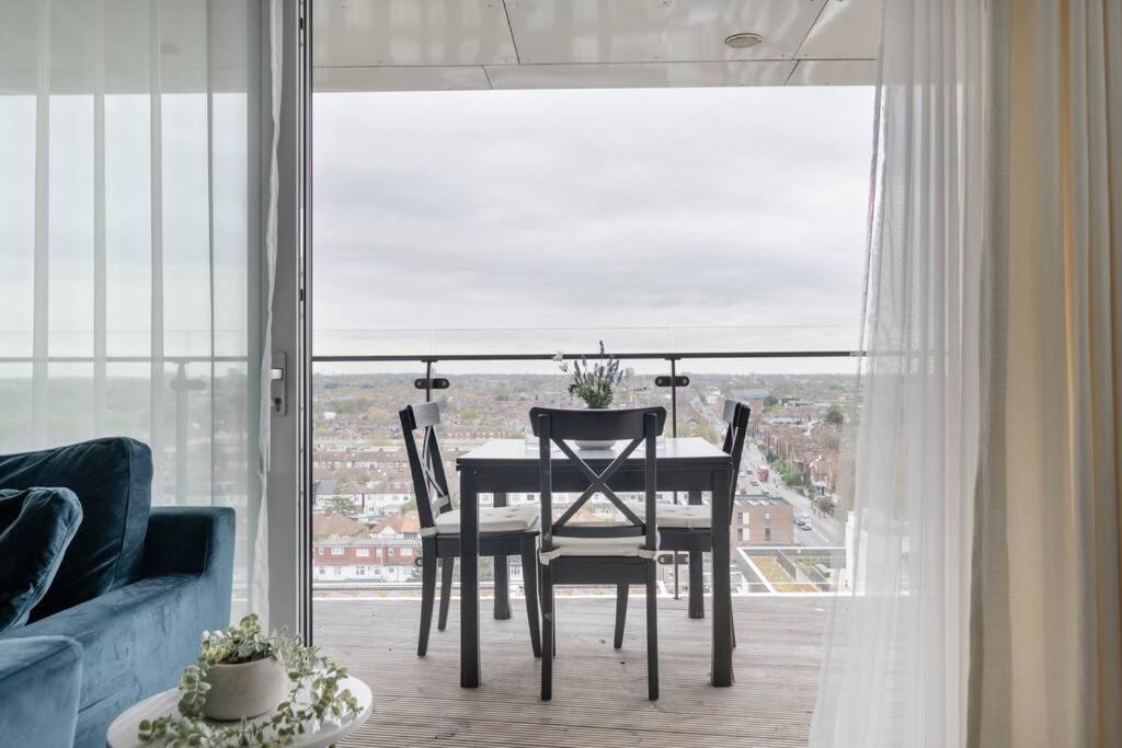 Lovely En-Suite Flat With Balcony And Parking. London Luaran gambar