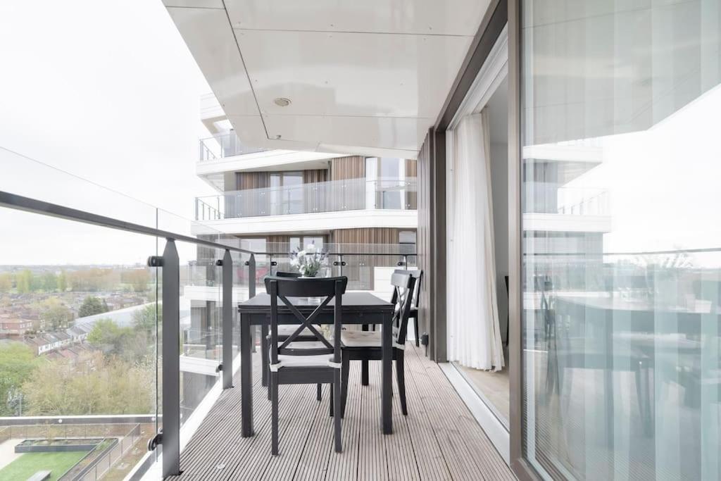 Lovely En-Suite Flat With Balcony And Parking. London Luaran gambar