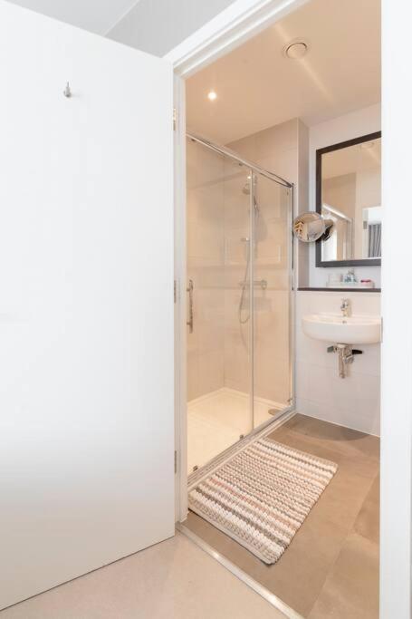 Lovely En-Suite Flat With Balcony And Parking. London Luaran gambar