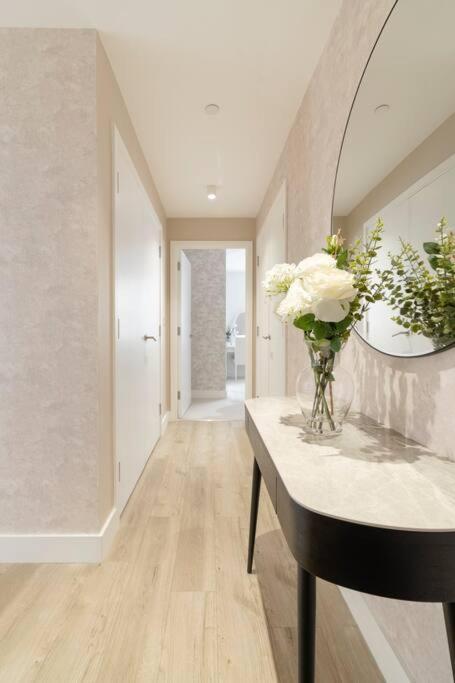 Lovely En-Suite Flat With Balcony And Parking. London Luaran gambar