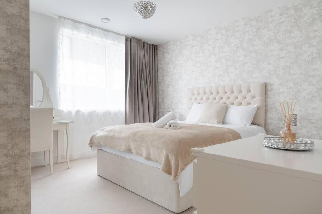 Lovely En-Suite Flat With Balcony And Parking. London Luaran gambar