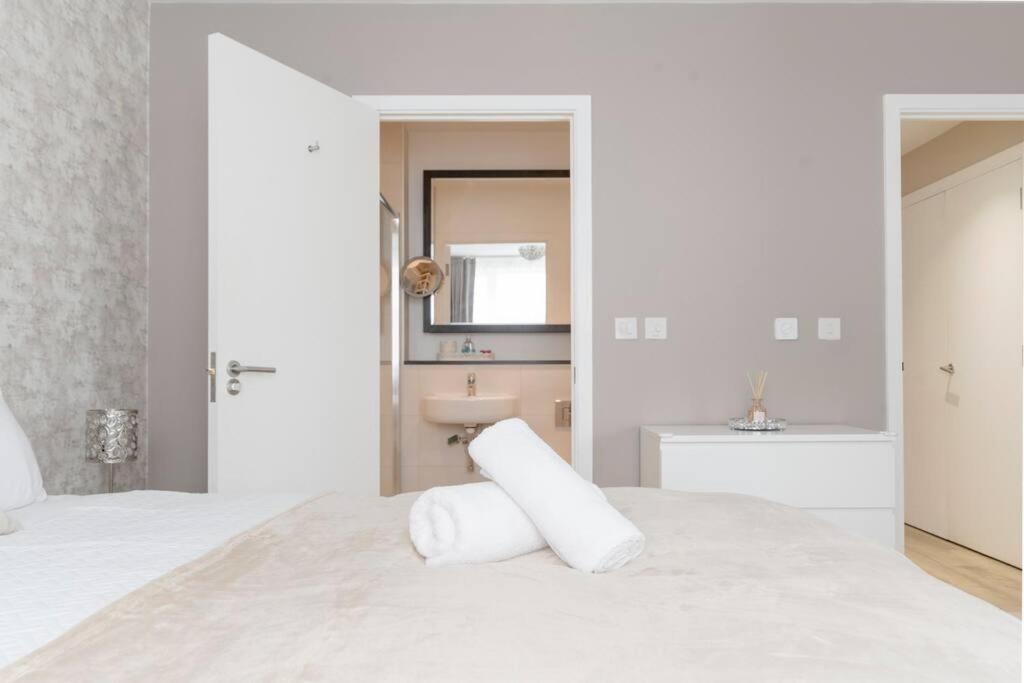 Lovely En-Suite Flat With Balcony And Parking. London Luaran gambar